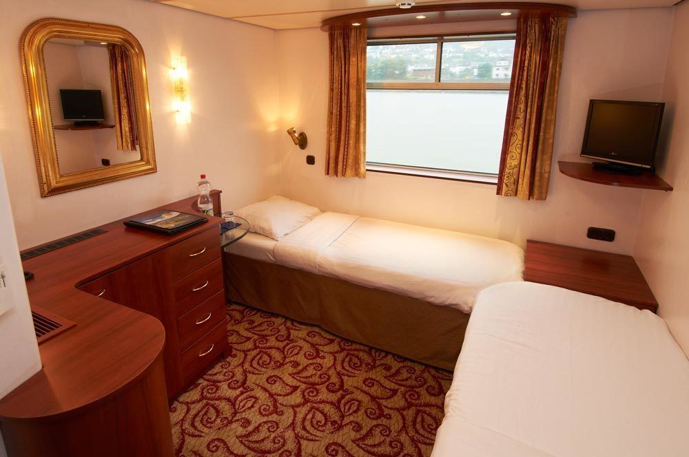 Knm Ms Switzerland I - Dusseldorf Hotel Ngoại thất bức ảnh