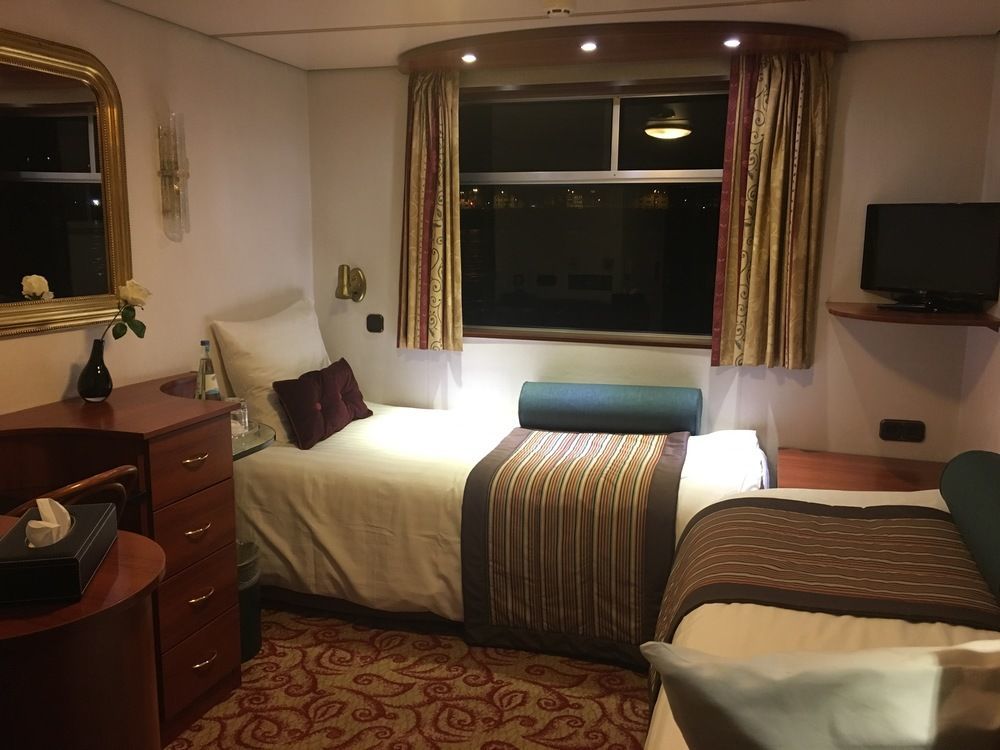 Knm Ms Switzerland I - Dusseldorf Hotel Ngoại thất bức ảnh
